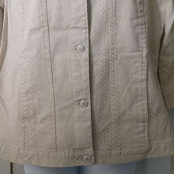 D & Co Denim and Co tan white snakeskin print denim jacket Sz S NWOT - Picture 2 of 6